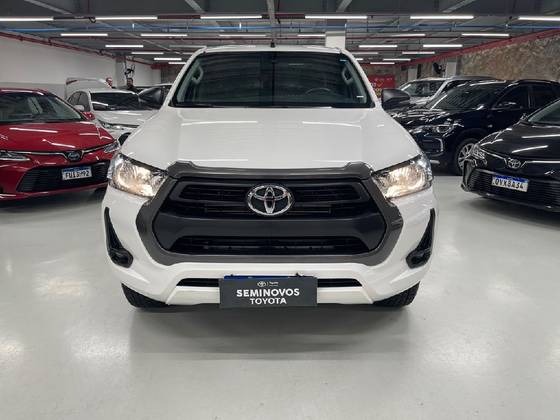 TOYOTA HILUX 2.8 D-4D TURBO DIESEL CD POWER PACK 4X4 AUTOMÁTICO TOYOTA HILUX 2.8 D-4D TURBO DIESEL CD POWER PACK 4X4 AUTOMÁTICO